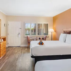 2* Motel Islander And Near Park And Convention Center